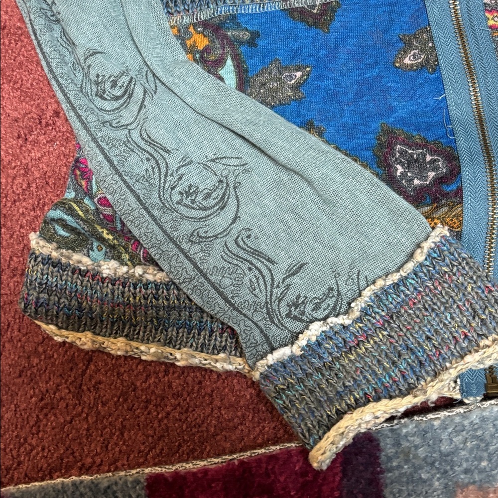 Multicolor Patterned Women's Sweater - Picture 4 of 11